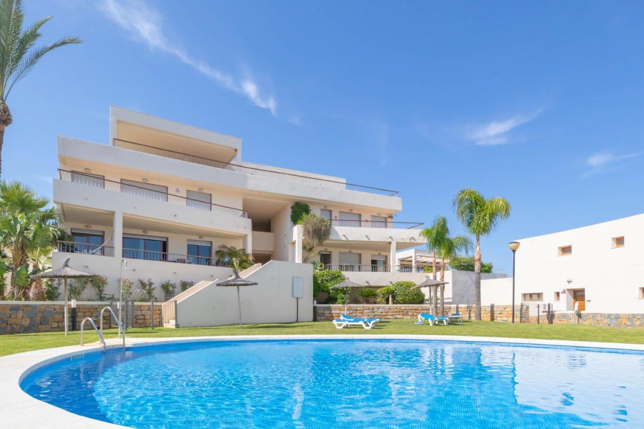 Mountain With Sea View And Pool - Happy